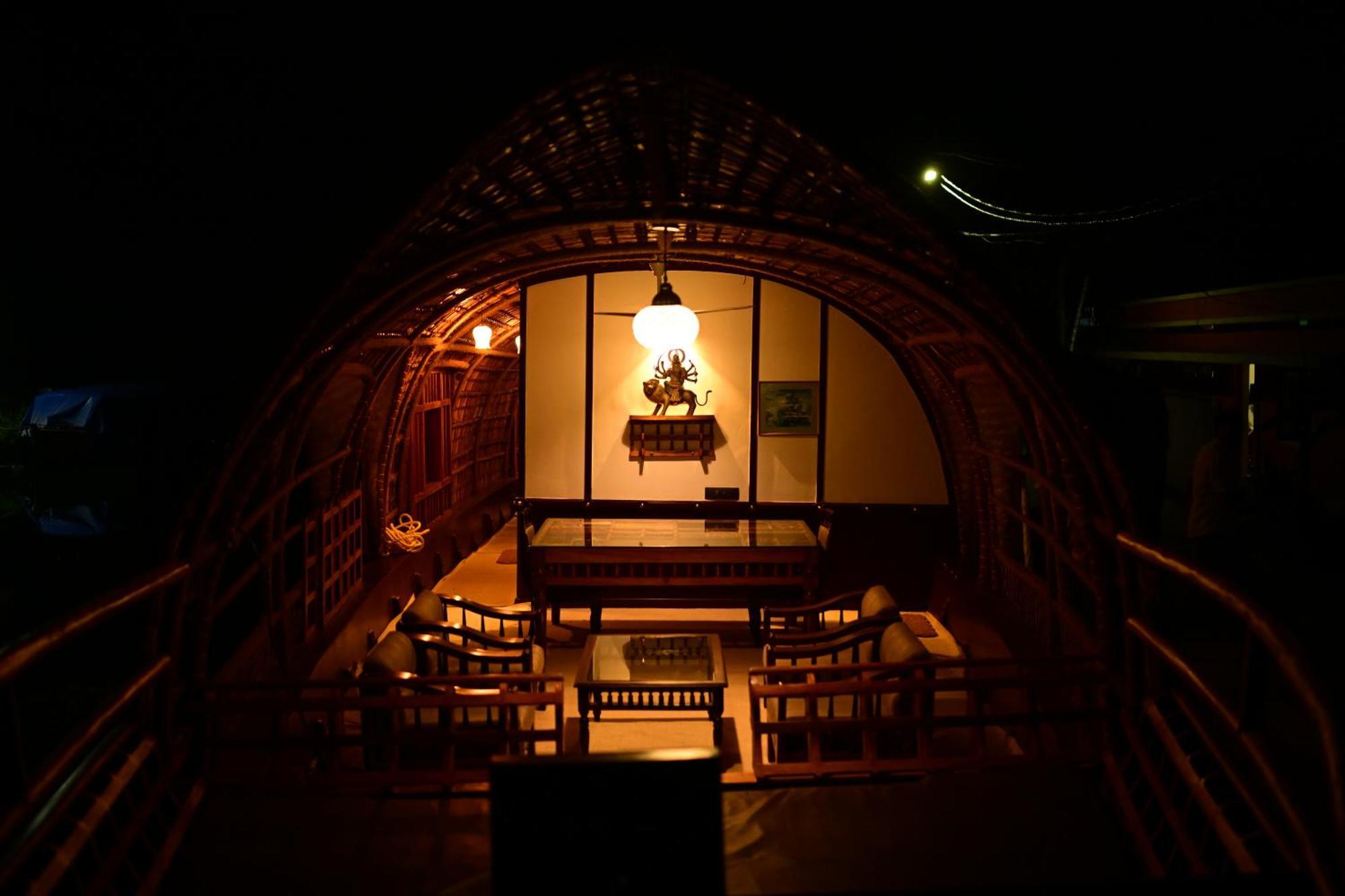 Hotel Thara'S Houseboat Alappuzha Exterior foto